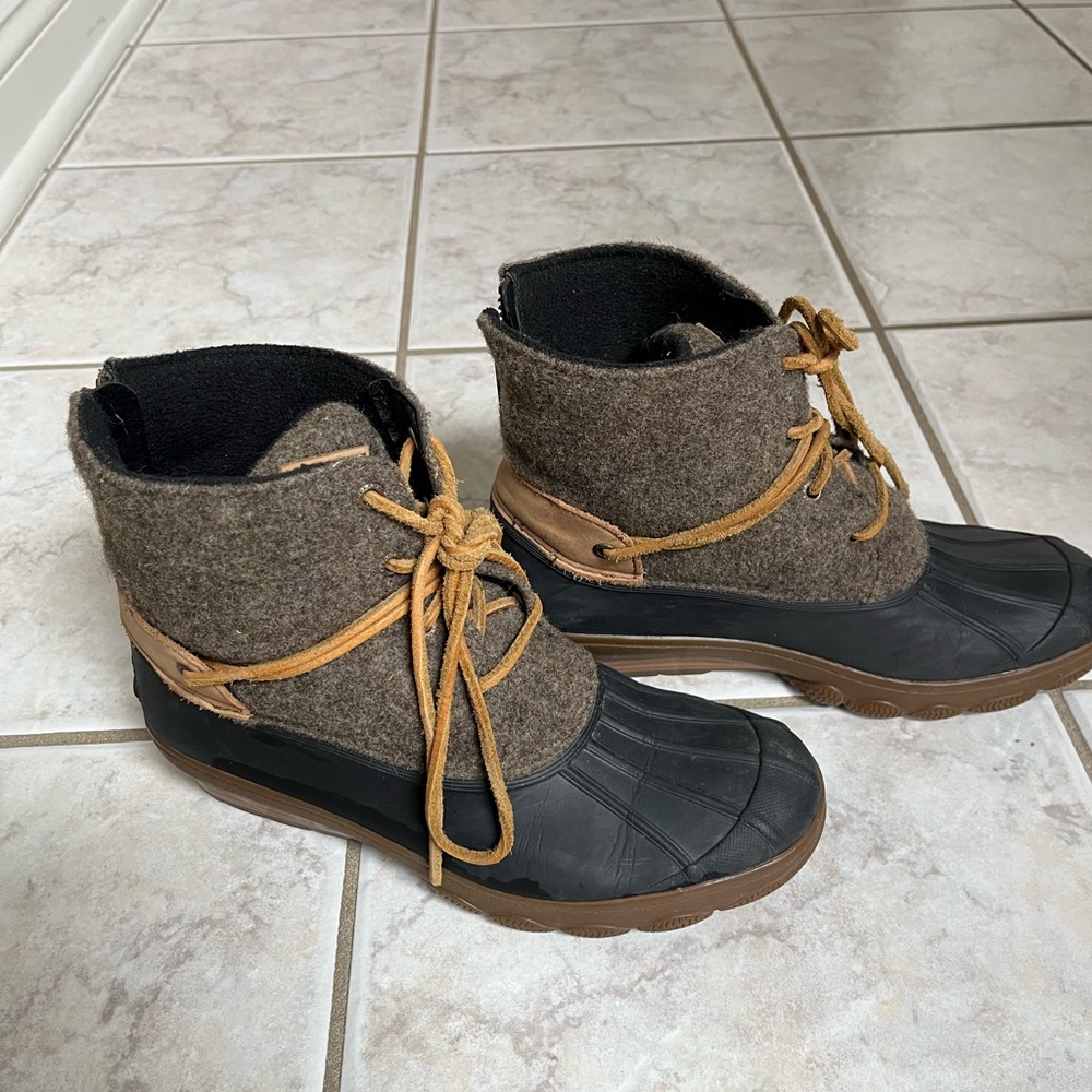 Sperry boots - Picture 3 of 5